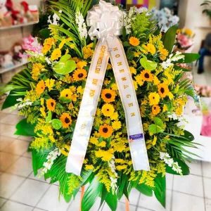 Foto do produto Coroa de Flores para Homenagem Póstuma - 011